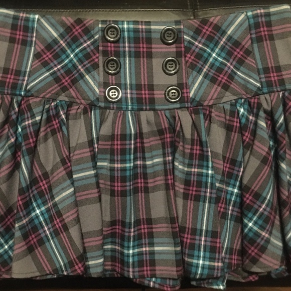 Flirty, plaid, pleated miniskirt by candies - Picture 1 of 3